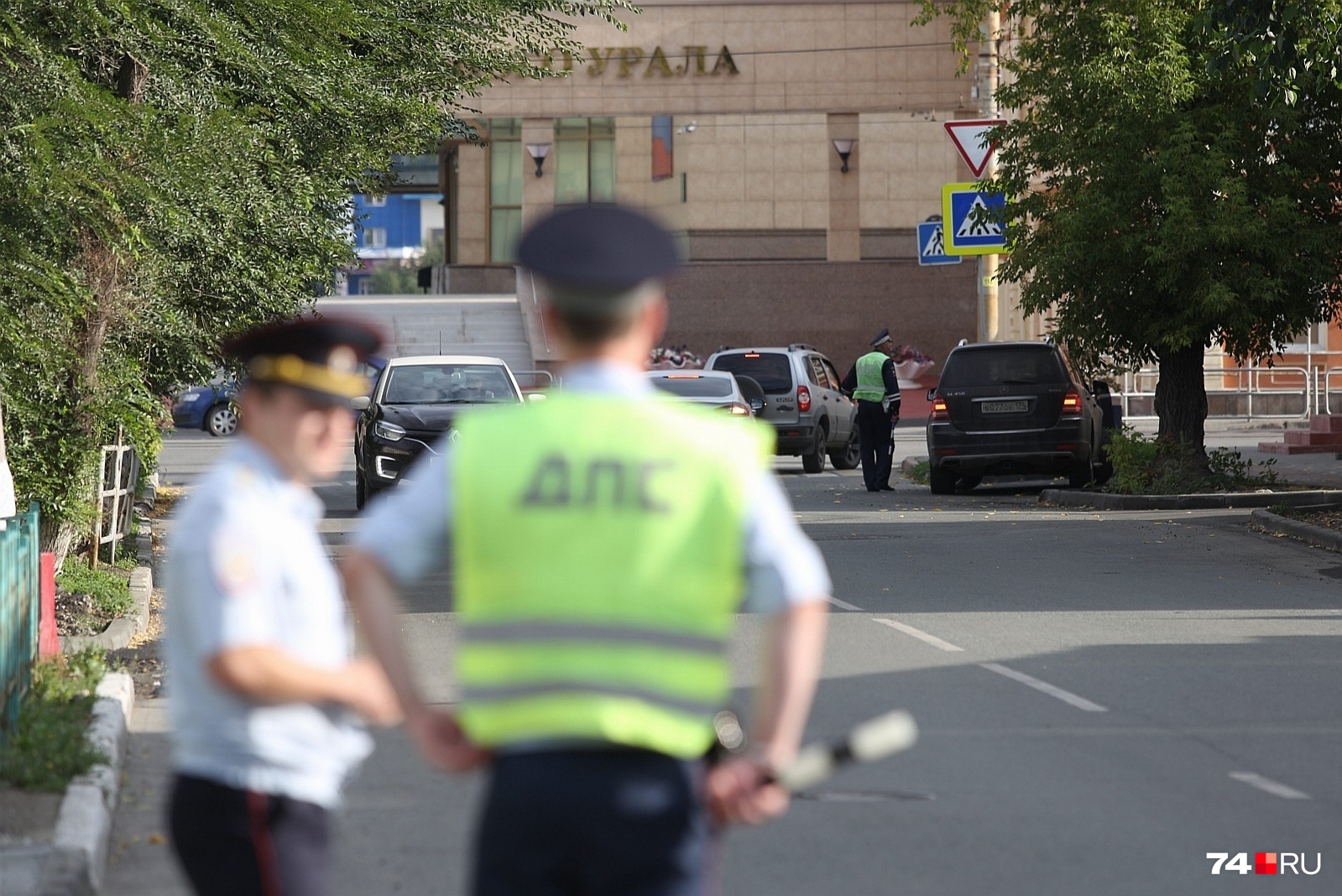 У мечети не было ни одной маршрутки, и в поле зрения сотрудников Госавтоинспекции попали другие автомобилисты У мечети не было ни одной маршрутки, и в поле зрения сотрудников Госавтоинспекции попали другие автомобилисты