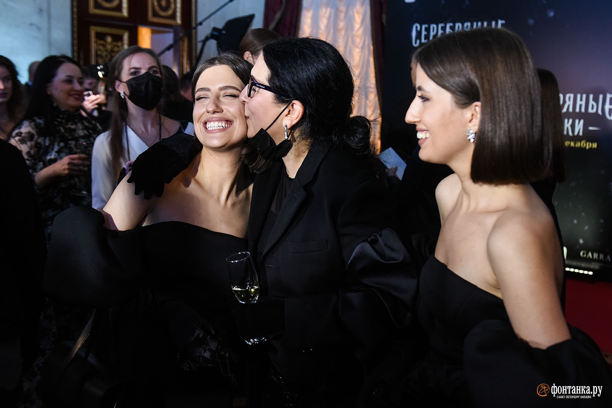 Гости во время премьеры фильма «Серебряные коньки» в Александринском театре