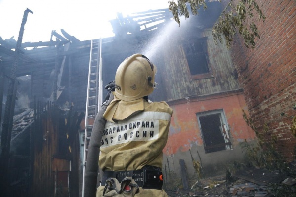 Пожару на улице Куйбышева, 131 был присвоен повышенный уровень опасности Пожару на улице Куйбышева, 131 был присвоен повышенный уровень опасности