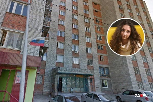 В этом доме семья Токмаковых продала комнату площадью 18 квадратов чуть дороже полумиллиона рублей. Рассказываем, через что им пришлось пройти и почему на сделку ушло два с половиной месяца В этом доме семья Токмаковых продала комнату площадью 18 квадратов чуть дороже полумиллиона рублей. Рассказываем, через что им пришлось пройти и почему на сделку ушло два с половиной месяца