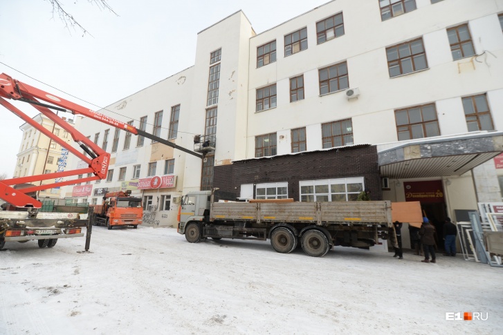 Конструктивистское здание в центре Екатеринбурга, которое хотят снести, оказалось памятником истории