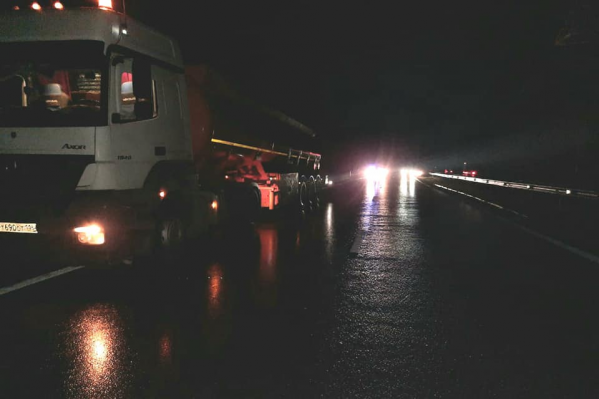 Водитель бензовоза не заметил мужчину в темноте Водитель бензовоза не заметил мужчину в темноте