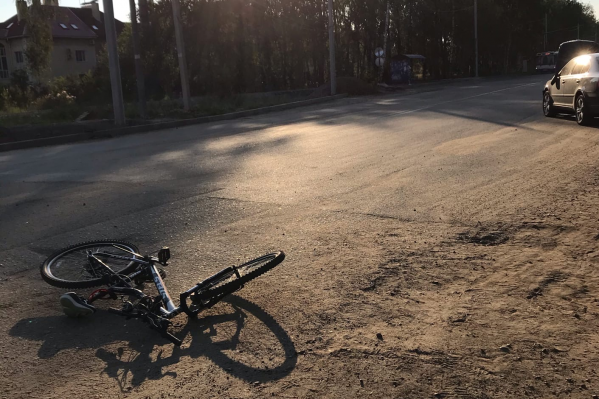 После удара девушка оказалась на капоте машины После удара девушка оказалась на капоте машины
