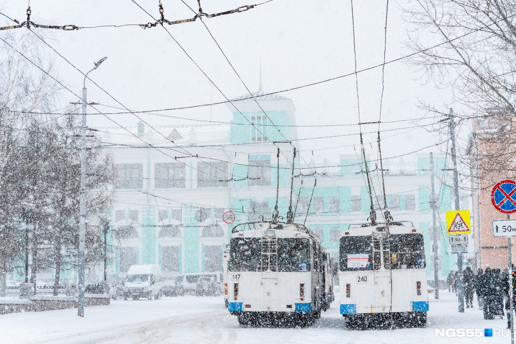 Снег в омске