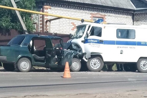 Водитель легковушки погиб, в «буханке» никто не пострадал Водитель легковушки погиб, в «буханке» никто не пострадал