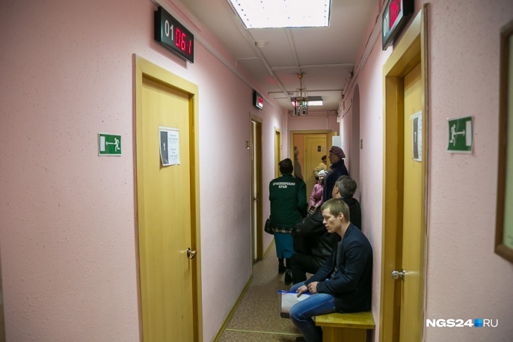 Так коридоры службы занятости выглядели до режима самоизоляции