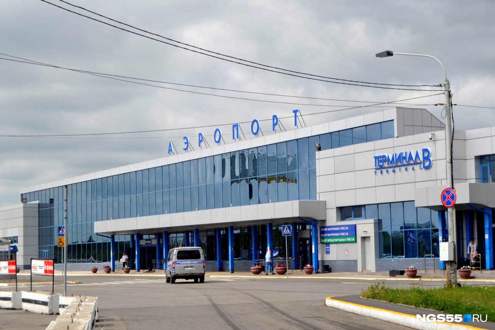 Из-за сообщения о минировании на 2 часа задержали самолёт из Омска в Москву