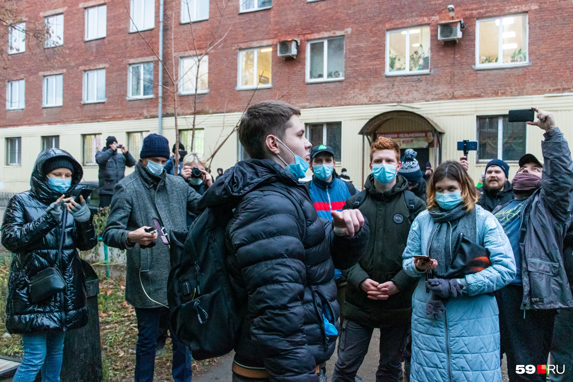 Его тепло встретили друзья Его тепло встретили друзья