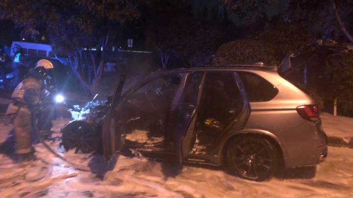 В Ростове на Западном сгорели 3 автомобиля