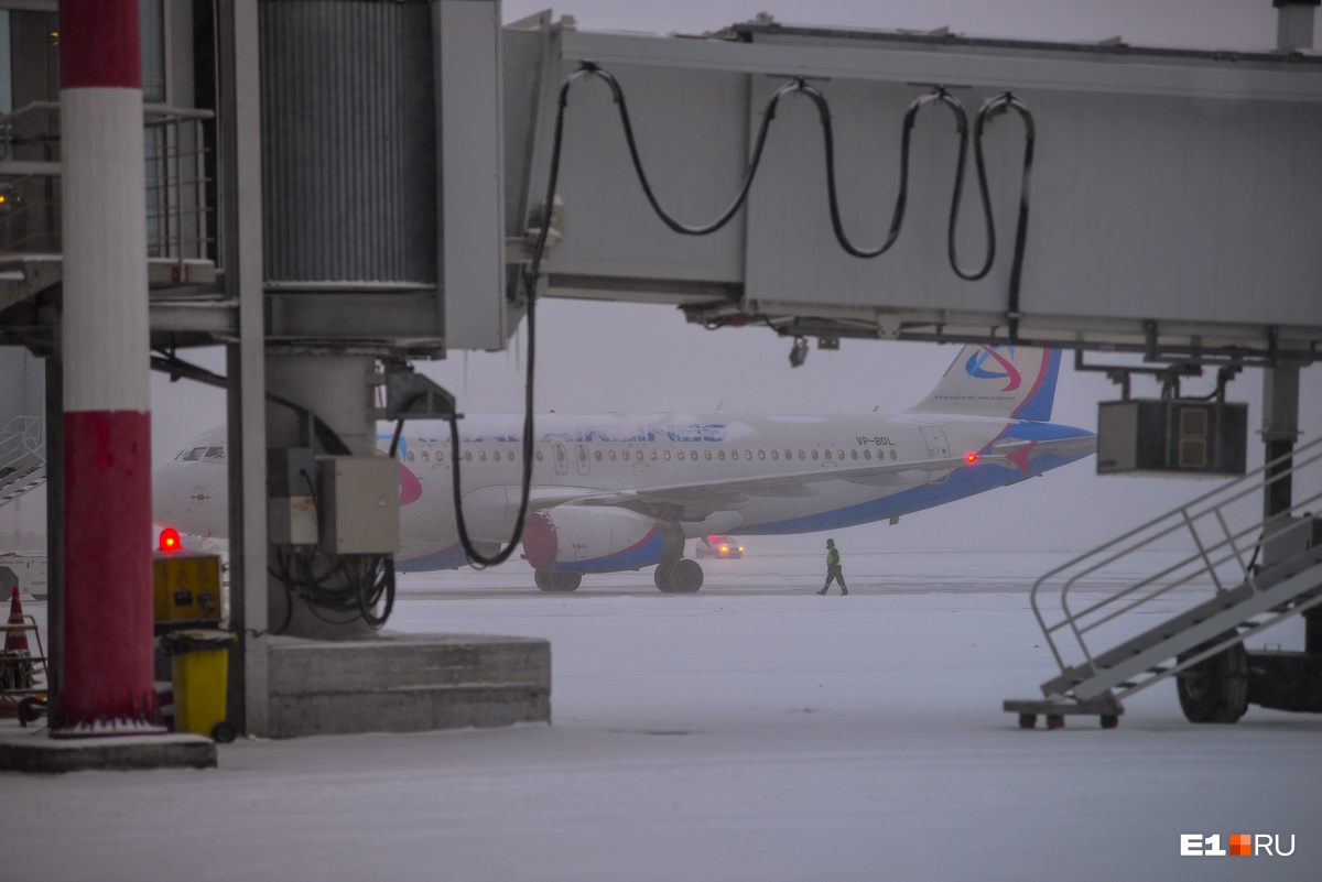 Из-за плохой погоды в Екатеринбурге самолеты пришлось отправить на запасные аэродромы