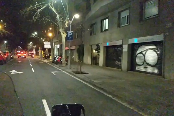 В Барселоне на улицах малолюдно В Барселоне на улицах малолюдно