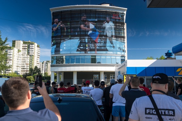 Президент UFC раскритиковал рефери боя Ян — Альдо