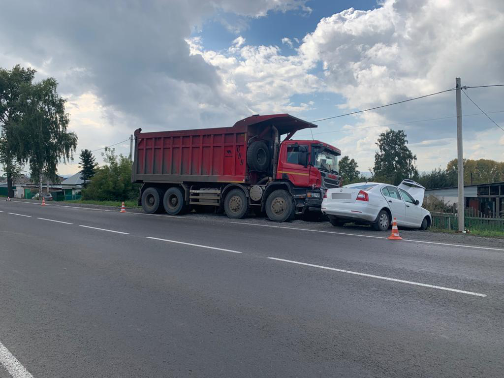 В Кемерово в ДТП с грузовиком погиб один человек