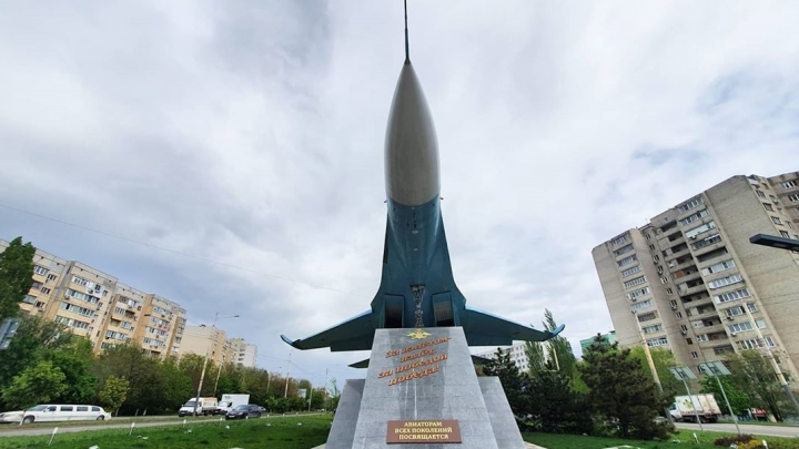 В Ростове на Стройгородке установят светофор у монумента Су-27