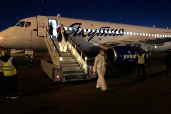 Первые борты уже доставили вахтовиков домой. Теперь рабочих ждут три недели обсервации Первые борты уже доставили вахтовиков домой. Теперь рабочих ждут три недели обсервации