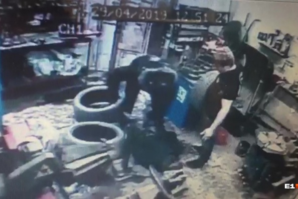 Уголовное дело об избиении жены полицейского расследуется дольше, чем дело о задержании подозреваемого Уголовное дело об избиении жены полицейского расследуется дольше, чем дело о задержании подозреваемого 