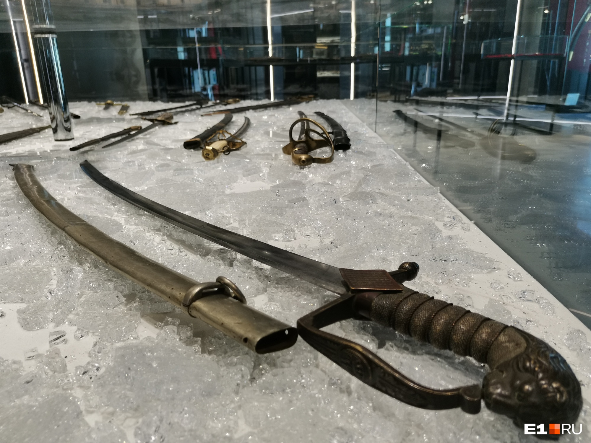 «Крови на клинках столько, что хватило бы залить город»: уральский бизнесмен открыл музей холодного оружия