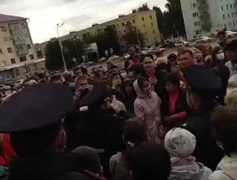 В Башкирии в ходе митинга за отставку главы Ишибайского района задержали пенсионерку и двух безработных