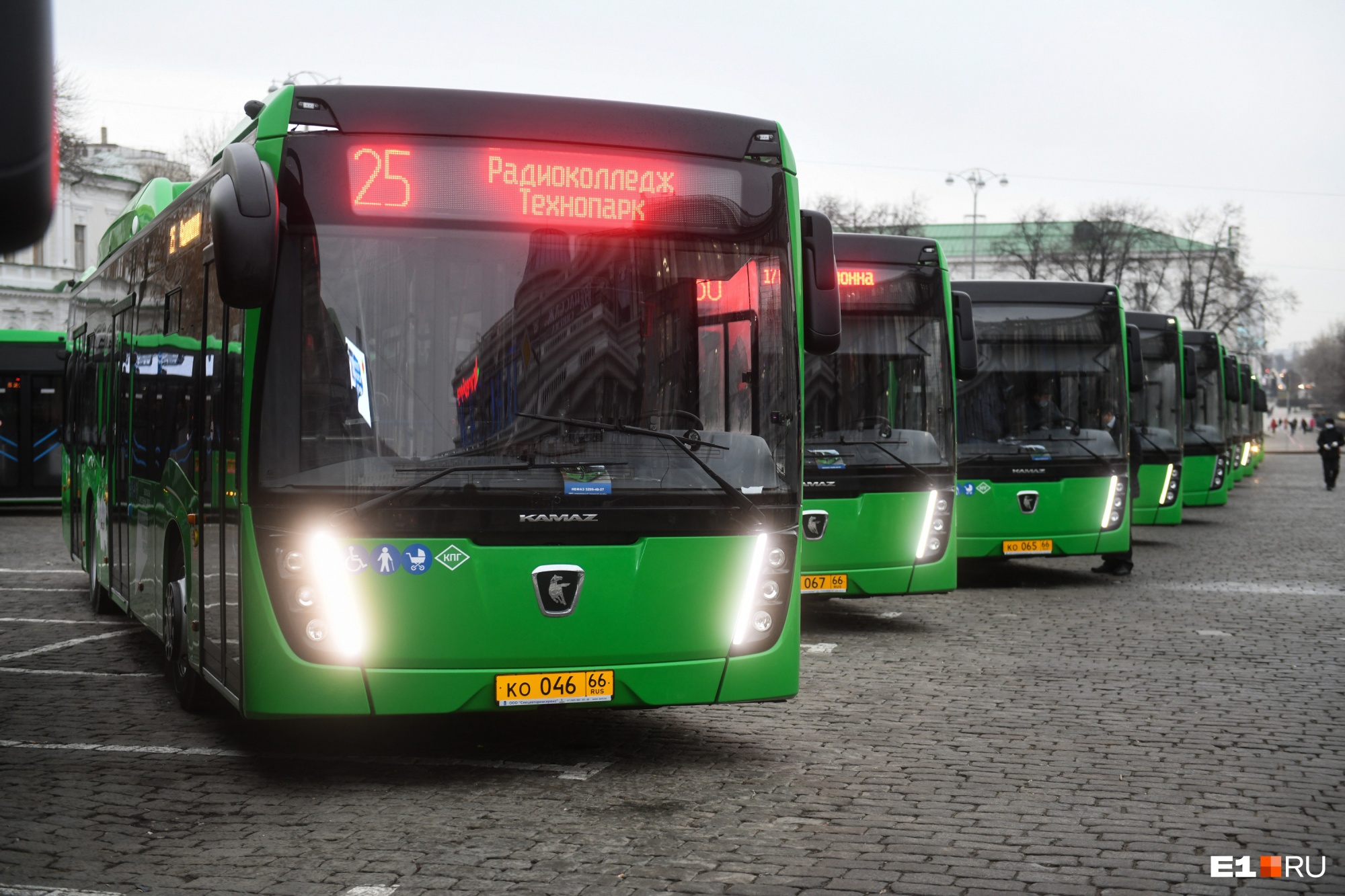 В Екатеринбурге срочно ищут 80 водителей, чтобы новые автобусы вышли на линию