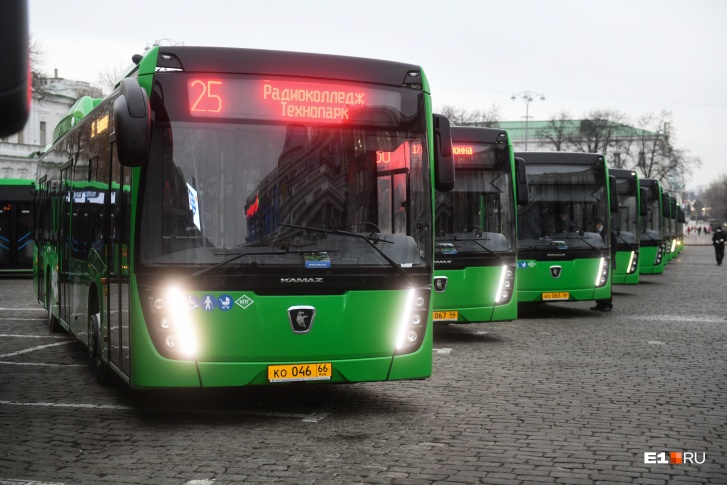 Город получил новые газовые автобусы, а водителей на них не хватает