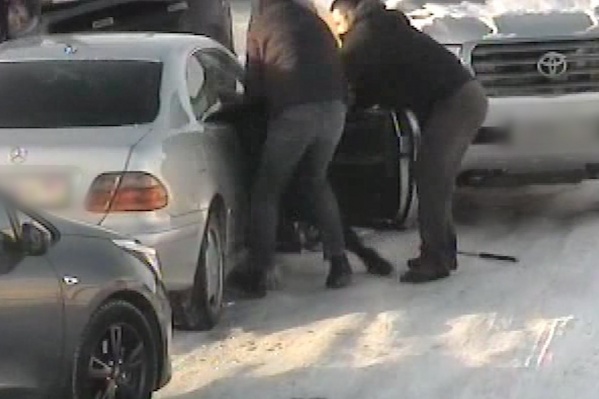 Четырёх омичей обвиняют в разбое, похищении человека и вымогательстве Четырёх омичей обвиняют в разбое, похищении человека и вымогательстве