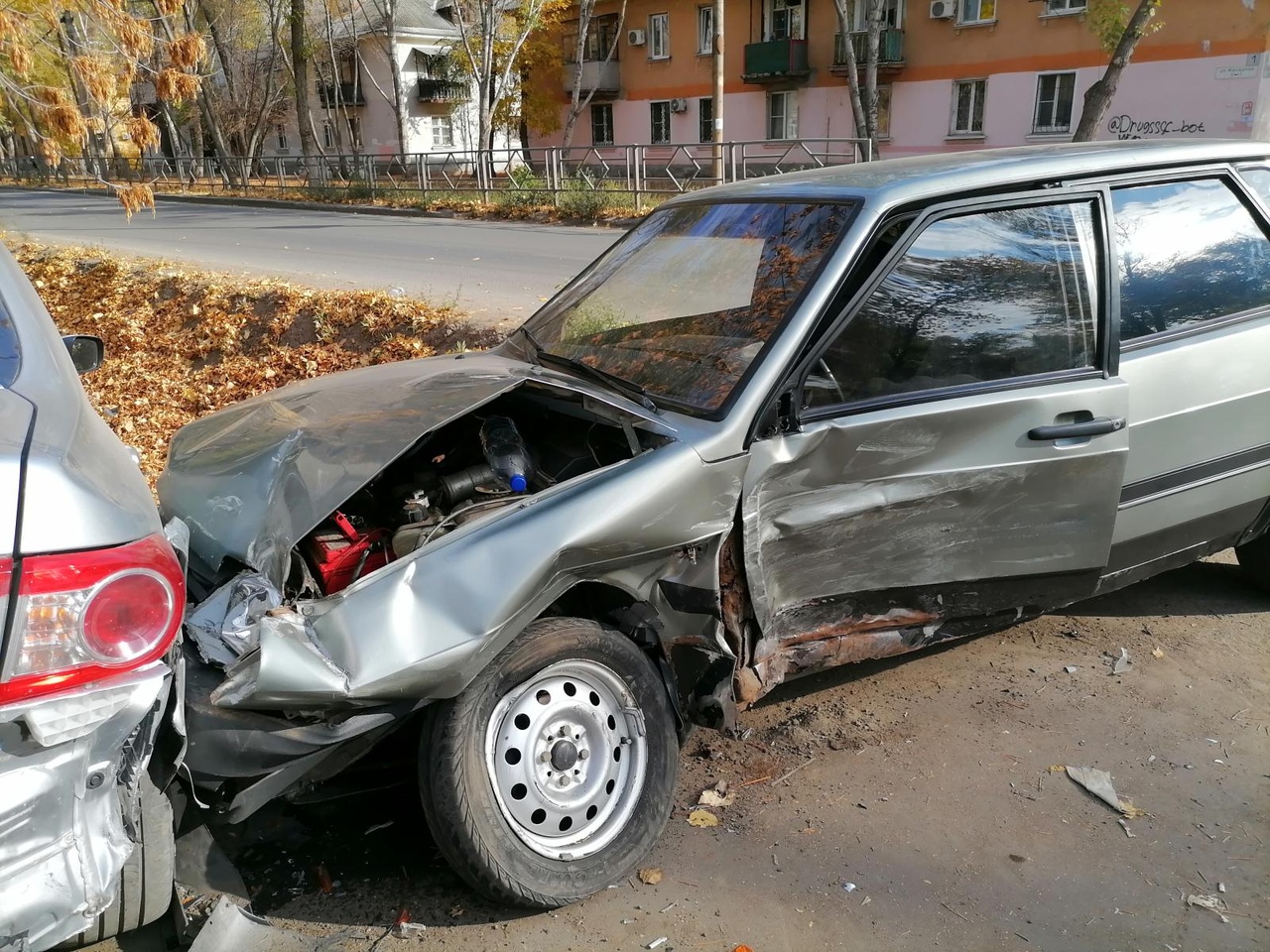 Машина предполагаемого виновника аварии тоже получила механические повреждения Машина предполагаемого виновника аварии тоже получила механические повреждения