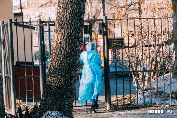 В новых условиях путь омича из дома в магазин — уже полноценная прогулка В новых условиях путь омича из дома в магазин — уже полноценная прогулка