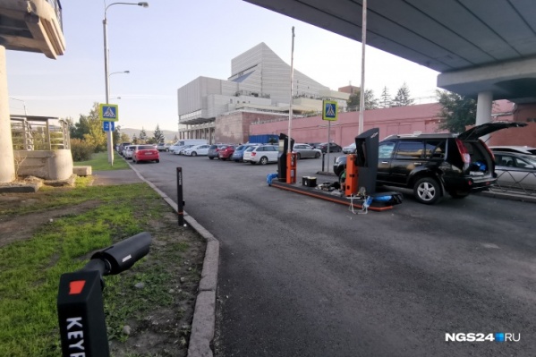 Паркоматы там начали монтировать месяц назад Паркоматы там начали монтировать месяц назад