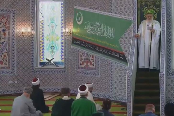 Несмотря на запрет главы региона, в мечети собрались верующие