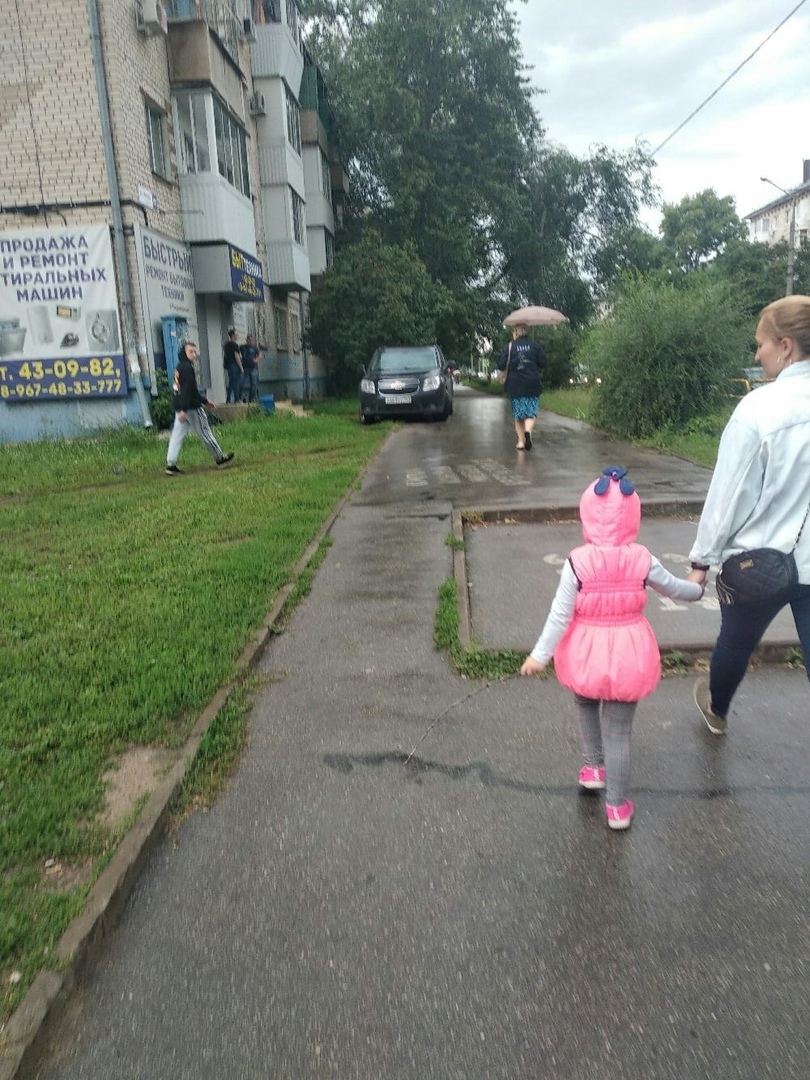 Зачем машинам дороги, если есть тротуар? Зачем машинам дороги, если есть тротуар?