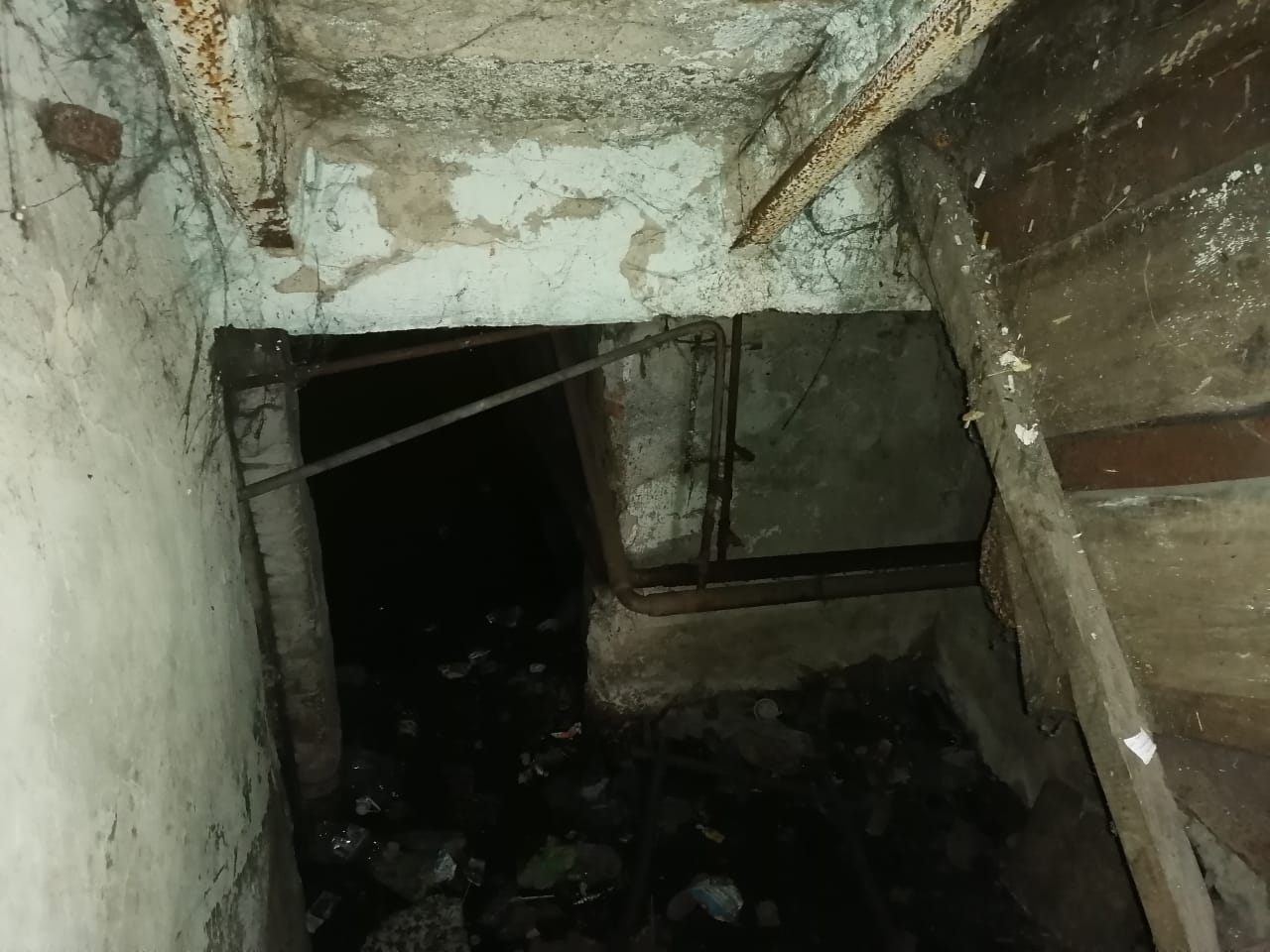 В подвале дома — воды по щиколотку В подвале дома — воды по щиколотку