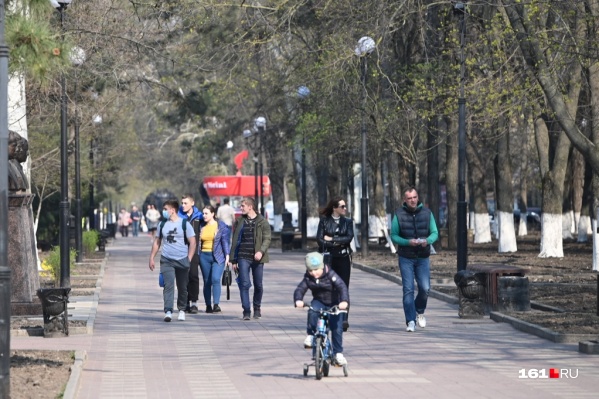Несмотря на объявленный в городе режим самоизоляции, многие находят разные причины выйти из дома Несмотря на объявленный в городе режим самоизоляции, многие находят разные причины выйти из дома