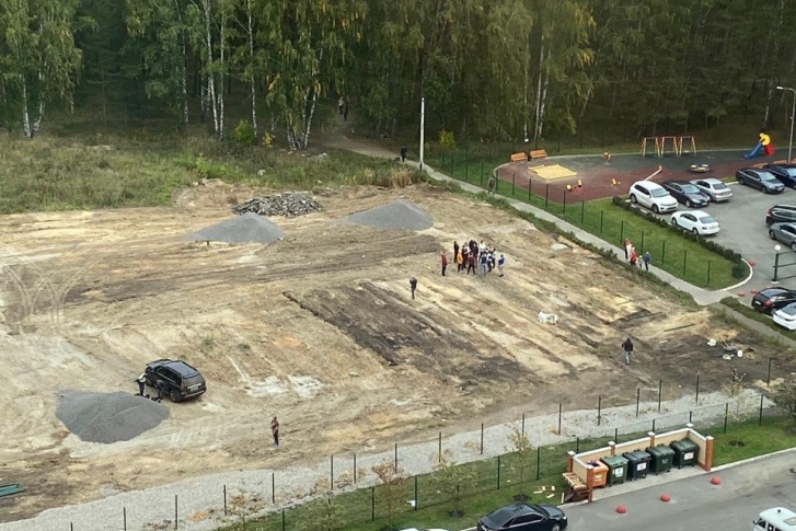 Парковку начали строить на Бейвеля в ЖК «Александровский» Парковку начали строить на Бейвеля в ЖК «Александровский»