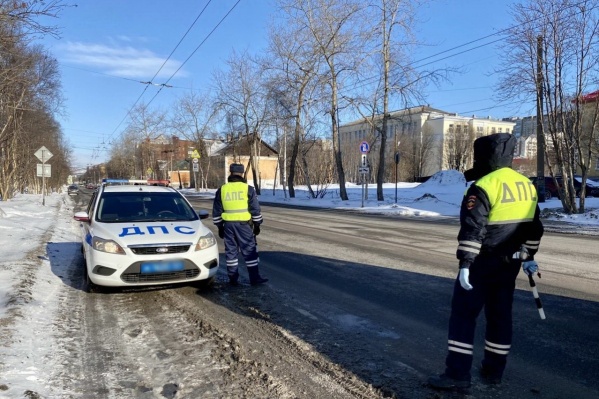 Силовики будут следить за состоянием водителей и их автомобилей в новогодние праздники Силовики будут следить за состоянием водителей и их автомобилей в новогодние праздники