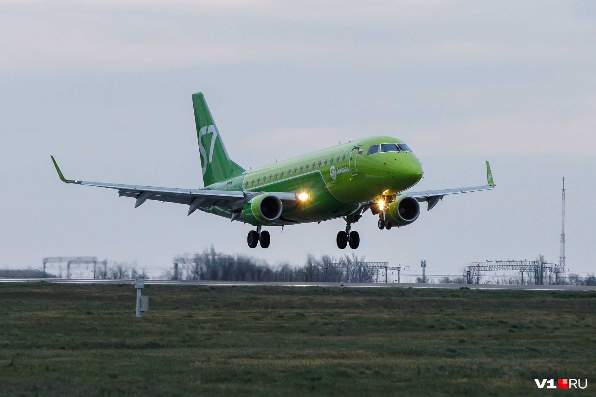 Самолеты уходили. Новосибирск-Волгоград на самолете. Самолёт s7 Airlines из Таджикистана летает. S7 полеты по России. S7 Airlines авиакомпания. Ru.