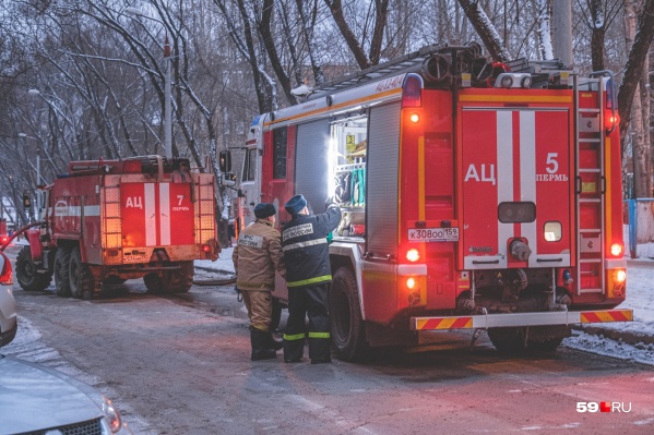 На ЧП приехало 10 пожарных машин На ЧП приехало 10 пожарных машин