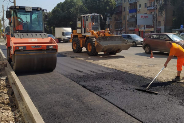 Покрытие на парковках укладывают днём Покрытие на парковках укладывают днём