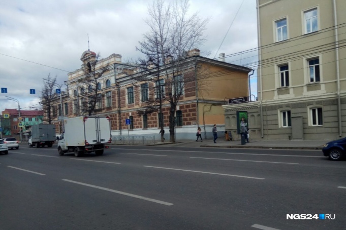 За зиму разметка на некоторых участках стирается, и водители, сами того не зная, могут нарушать правила движения За зиму разметка на некоторых участках стирается, и водители, сами того не зная, могут нарушать правила движения