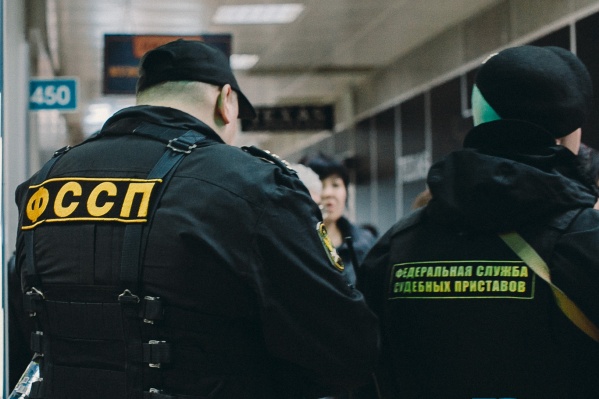 Приставы не стали упрашивать руководство завода выплатить деньги и просто сняли со счета необходимую сумму Приставы не стали упрашивать руководство завода выплатить деньги и просто сняли со счета необходимую сумму