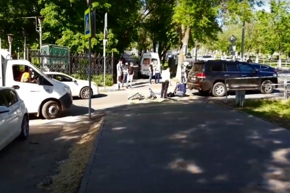 Очевидцы пытались помочь пострадавшему, но спасти его не удалось Очевидцы пытались помочь пострадавшему, но спасти его не удалось