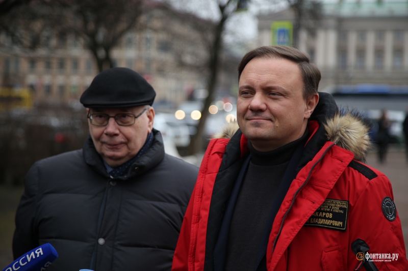 Владимир Тимофеев, директор Музея городской скульптуры (слева), и председатель КГИОП Сергей Макаров<br><br>автор фото Павел Каравашкин / «Фонтанка.ру»<br>