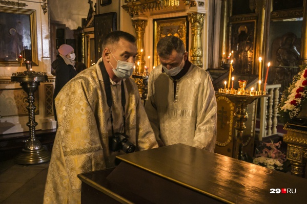 Эти священники в Соломбале ответственно подошли к организации праздника Эти священники в Соломбале ответственно подошли к организации праздника