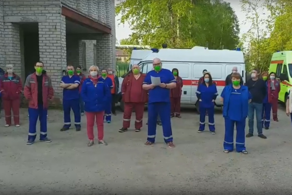 Сотрудники станции находятся в постоянном контакте друг с другом, поэтому все в группе риска Сотрудники станции находятся в постоянном контакте друг с другом, поэтому все в группе риска