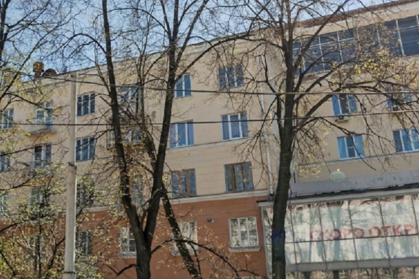 Жители сталинки в центре Екатеринбурга замерзают Жители сталинки в центре Екатеринбурга замерзают