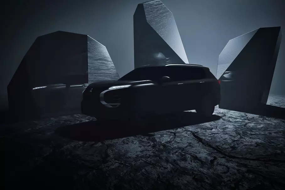 Mitsubishi Outlander сменит и платформу, и позиционирование. Пока компания показала лишь тизер модели, но в интернете уже полно шпионских снимков Mitsubishi Outlander сменит и платформу, и позиционирование. Пока компания показала лишь тизер модели, но в интернете уже полно шпионских снимков
