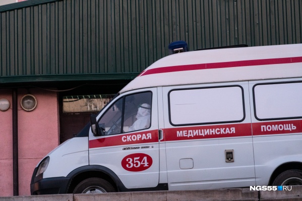 Пандемия коронавируса поставила омскую медицину в непривычные условия. Омичи часто жалуются на то, что не могут своевременно получить медицинскую помощь Пандемия коронавируса поставила омскую медицину в непривычные условия. Омичи часто жалуются на то, что не могут своевременно получить медицинскую помощь