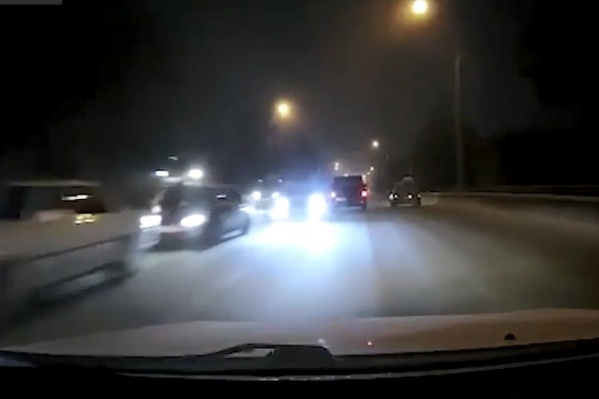 Провокатор выезжает на встречку Провокатор выезжает на встречку