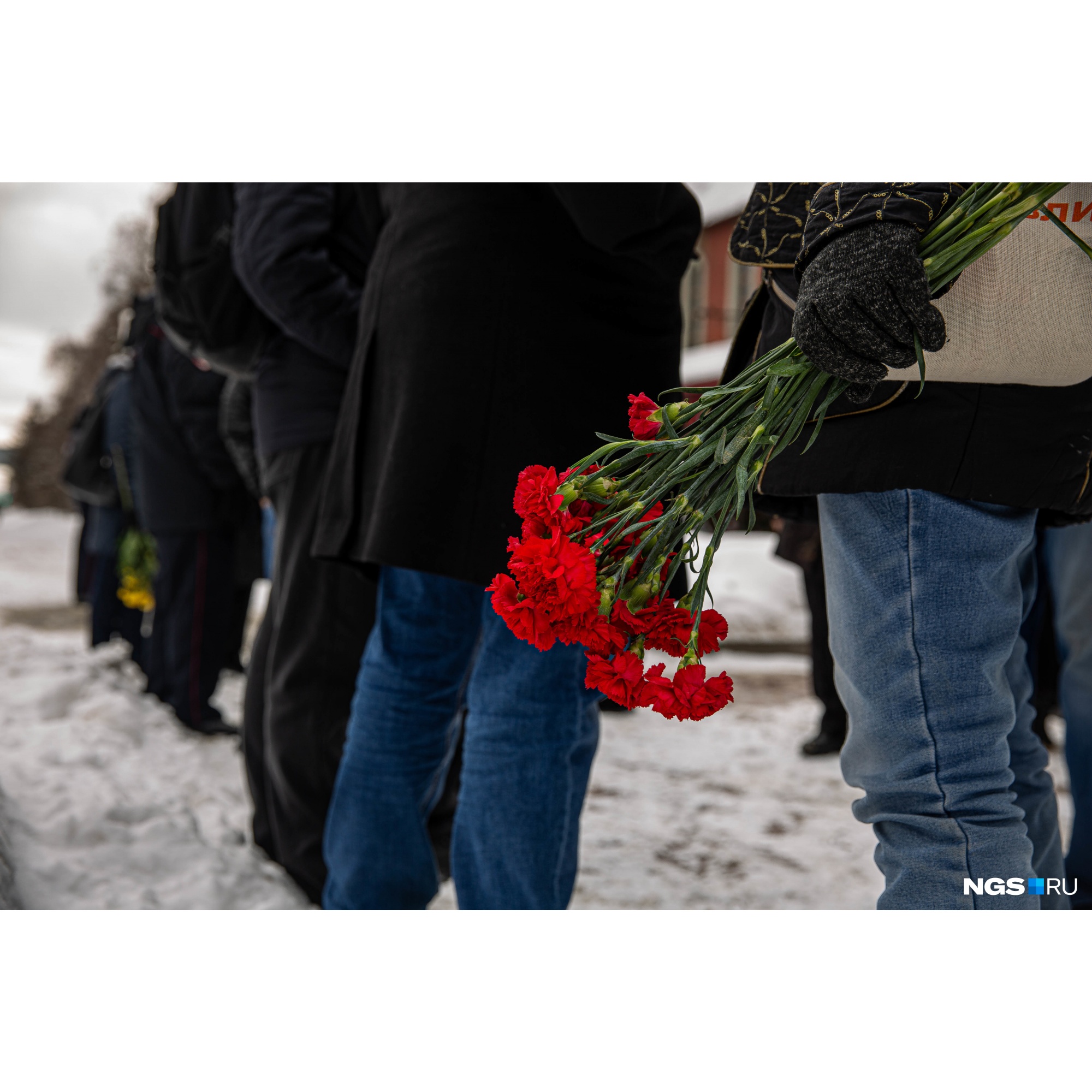 Полноценное шествие с плакатами организаторам не согласовали — пришлось обойтись прогулкой с цветами Полноценное шествие с плакатами организаторам не согласовали — пришлось обойтись прогулкой с цветами