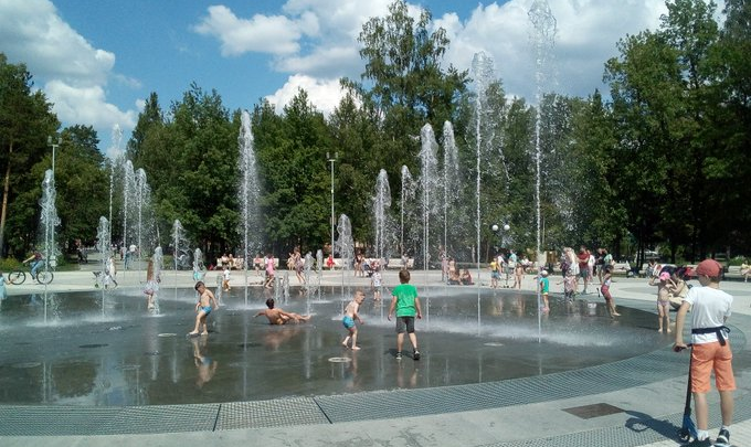 Новосибирцы удивились работающему фонтану в Центральном парке — разбираемся, почему так вышло