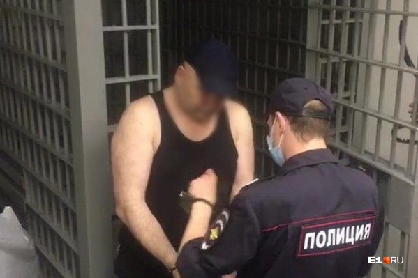 Мужчину обвиняют в умышленном убийстве, изнасиловании и насильственных действиях сексуального характера Мужчину обвиняют в умышленном убийстве, изнасиловании и насильственных действиях сексуального характера 